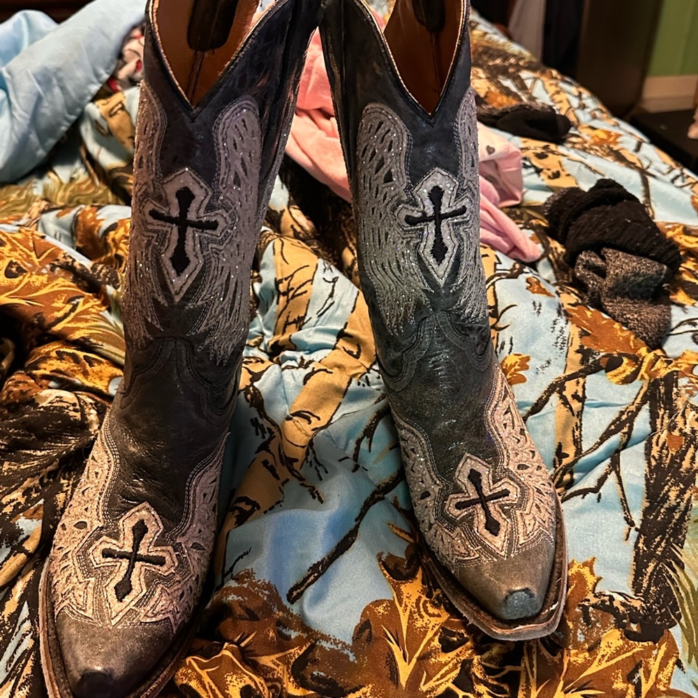 Western boots they are nice boots just dont wear them much teen size 5/2